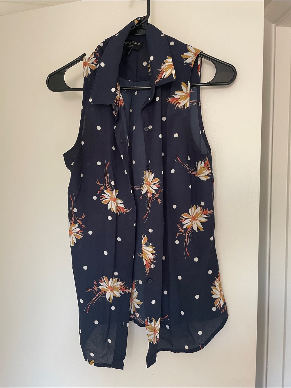 Banana Republic Navy Polka Dot Floral Sleeveless Button-Down Top